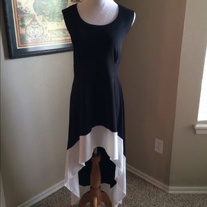 Boutique Dresses - 🎄🎄Black and white hi low dress. Boutique Dresses - 🎄🎄Black and white hi low dress.