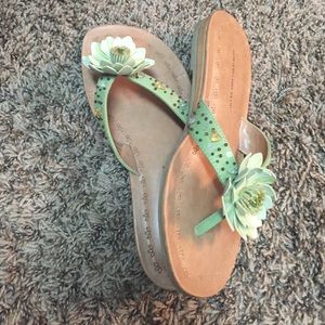 Super cute flip flops w/flower and bead work!