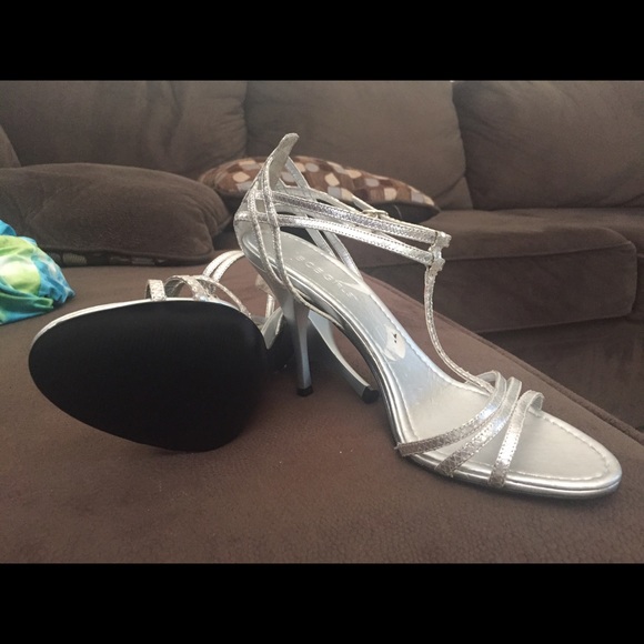 BCBGrils Metalic hells