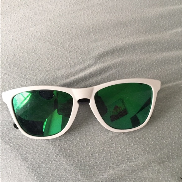 Oakley Accessories - Oakley Frogskins