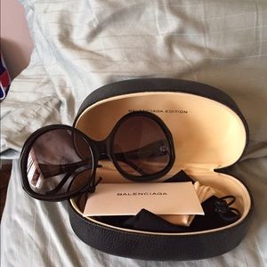 Balenciaga sunglasses❤️
