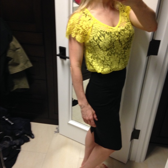 Yellow Lace Top - Picture 3 of 4