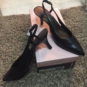 Bandolino brown heels! New in box never worn!