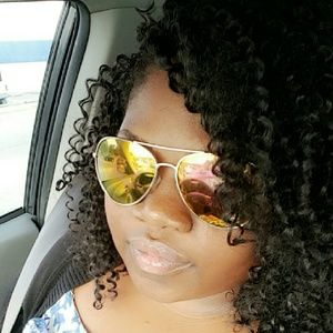 Meet your Posher, Candice