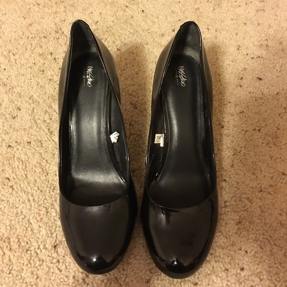 EUC round toe heels - Picture 1 of 3