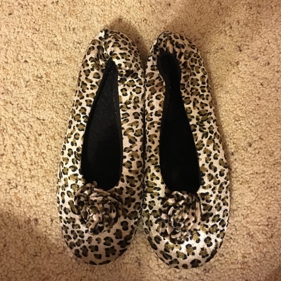isotoner slippers leopard print