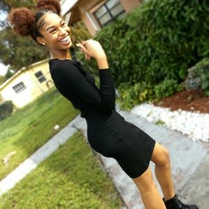 Black long sleeve fitted dresse