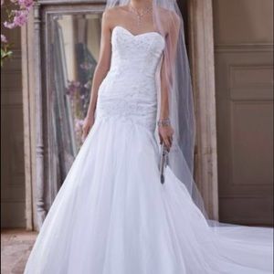 Brand new beautiful light ivory wedding dress