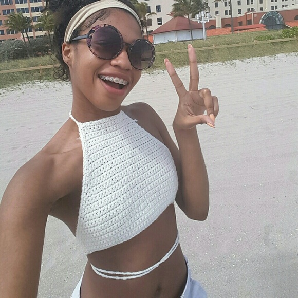Knitted halter top COLOR (WHITE)