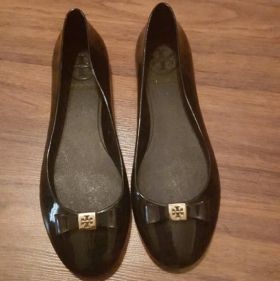 Authentic Tory Burch flats!!