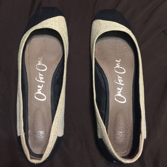 Toms ballet flats size 8 1/2 wide