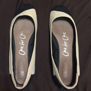 Toms ballet flats size 8 1/2 wide