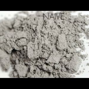 Younique mineral eye pigment- naive matte