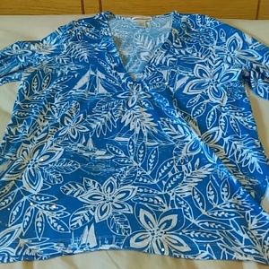 Sparkling V neck shirt w/3/4 sleeves that roll up