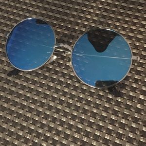 Amazing!!Flat lenses blue mirror silver frame cute