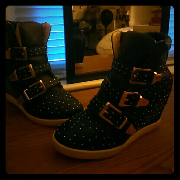 Charlotte Russe Bumper Wedges