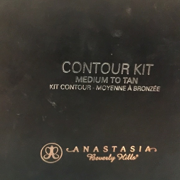 AUTHENTIC Anastasia Beverley Hills contour kit