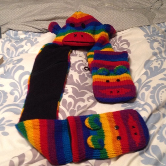 Monkey hat, scarf and gloves