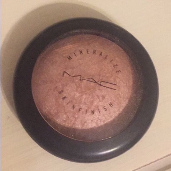 Mac Soft and Gentle Highlighter