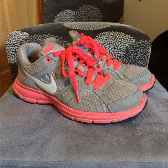 Pink & Grey Nike's - Picture 1 of 3