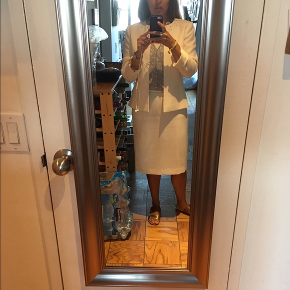 Gorgeous white skirt suit size 4
