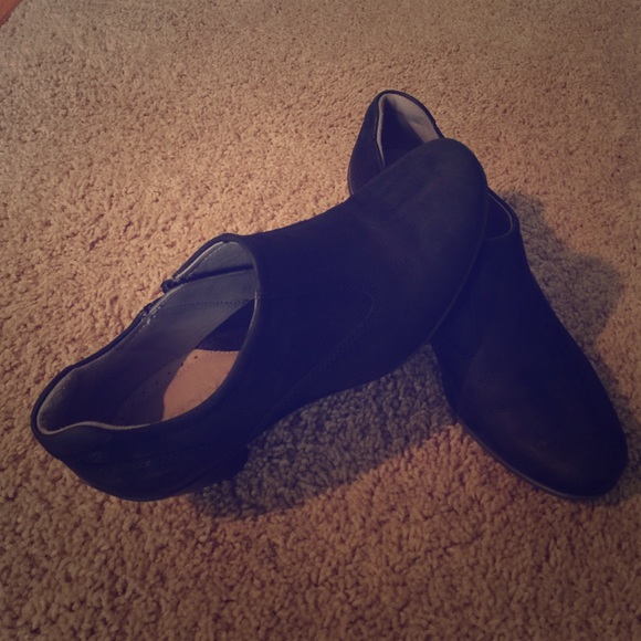 Eco ankle leather shoes zip up low