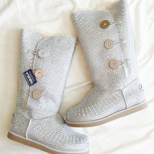 Uggstyle silver sparkly boot. Brand new never worn
