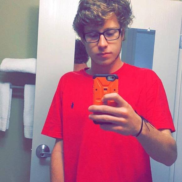 Meet your Posher, Taylor - Picture 2 of 2