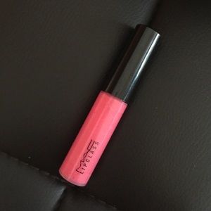 MAC lipgloss in Force of Love