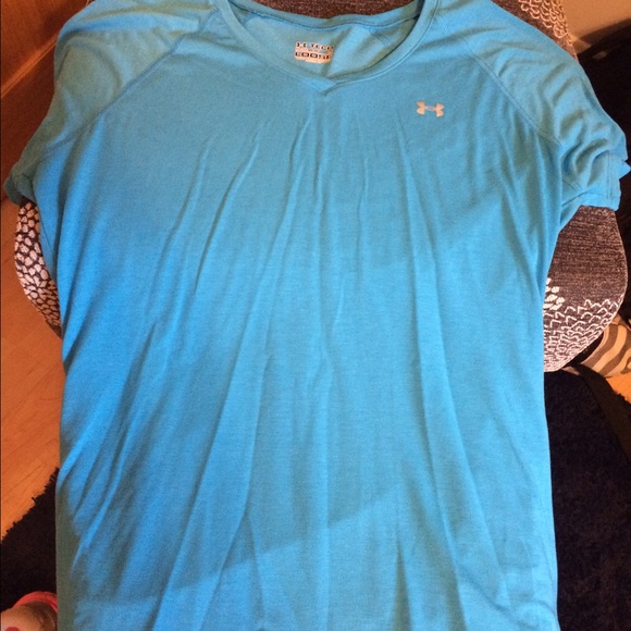 Under Armor v neck