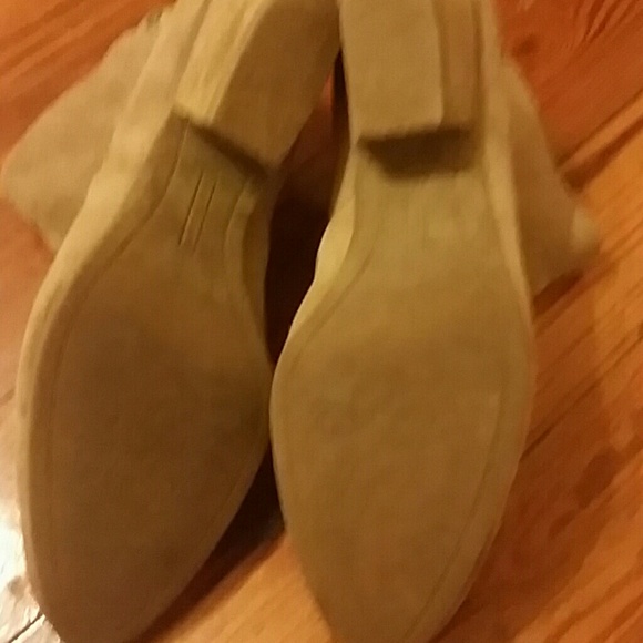 VINCE CAMUTO boots - Picture 3 of 4