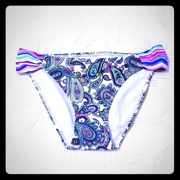❌DONATED❌ NWOT Paisley Bikini Bottoms