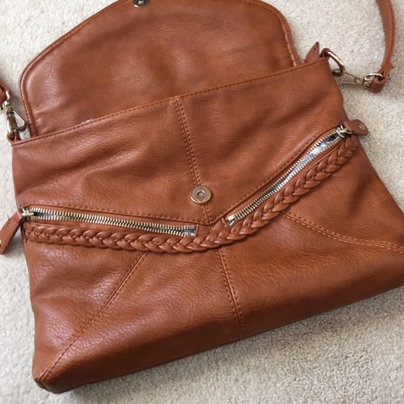 Urban expression cross body
