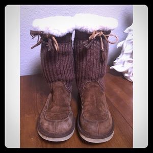 UGG Boots. Brown Leather/Sheep Skin