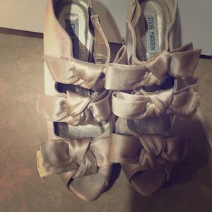 Steve Madden nude bow heel