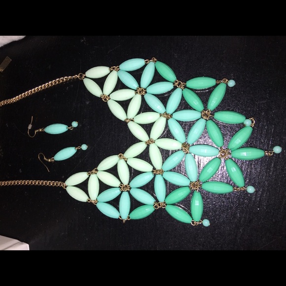 Necklace and Earring set!