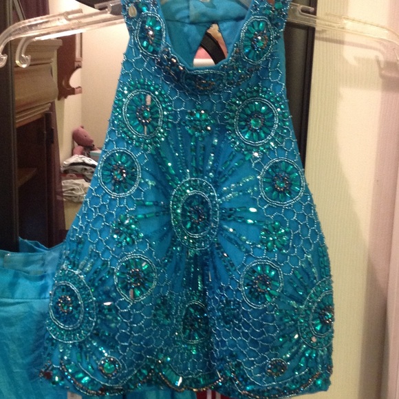 Beautiful Formal/Prom Dress - Picture 2 of 4