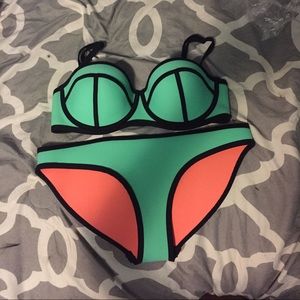 Triangl Top NWOT! Never worn S+