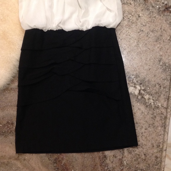 Petal detail dress - Picture 2 of 4