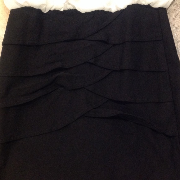 Petal detail dress - Picture 3 of 4