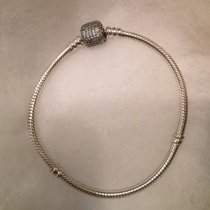 Pandora ✨ Pavé barrel clasp bracelet