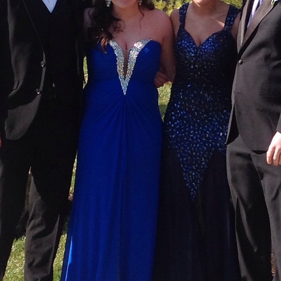 Elegant Formal/Prom Dress - Picture 3 of 6