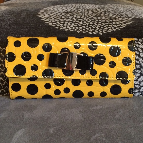 Yellow polka dot clutch - Picture 1 of 2