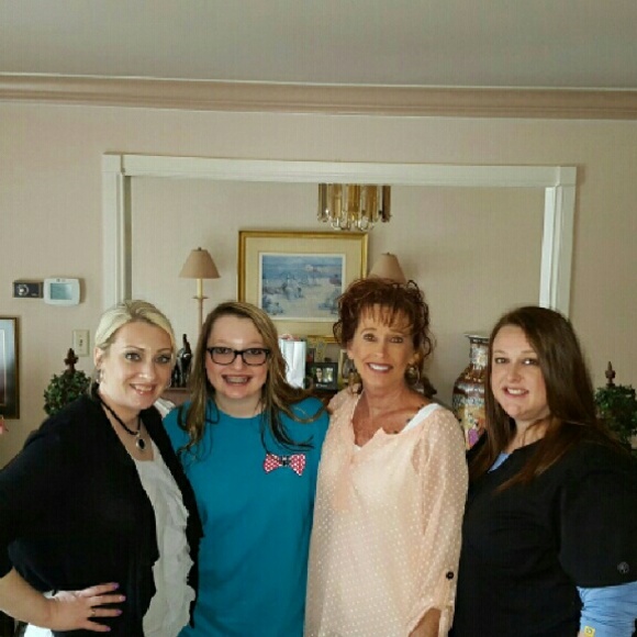 Meet your Posher, Michelle - Picture 2 of 4