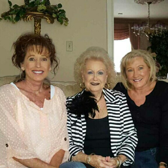 Meet your Posher, Michelle - Picture 3 of 4