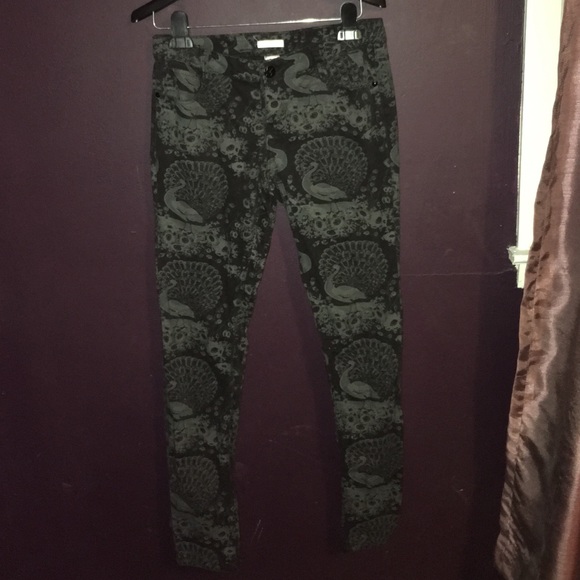 HEADED TO GOODWILL!   Printed Black skinny jeans