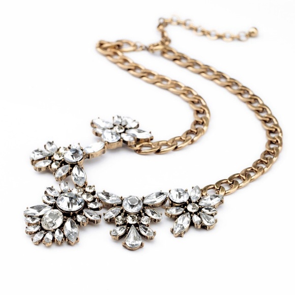 Host Pick Sale!💕💥Stunning Statement Necklace - Picture 2 of 4