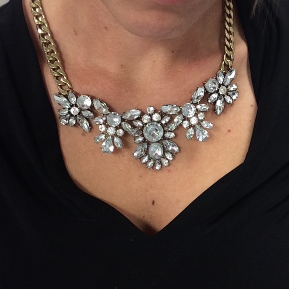 Host Pick Sale!💕💥Stunning Statement Necklace - Picture 4 of 4