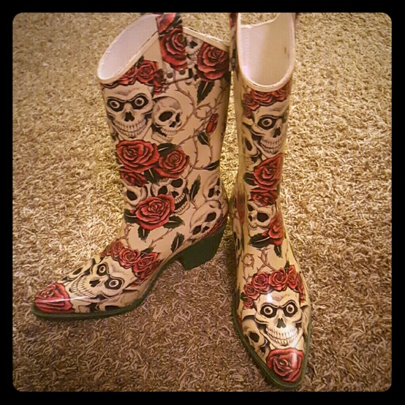 Skull rainboots with heel