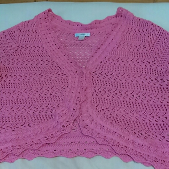 Pretty crocheted short sleeved sweater. V neck